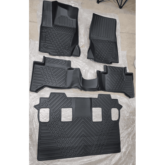 (Toyota Land Cruiser Prado 2024+) Pisos Rígidos Calce Perfecto Tipo Bandeja Antiderrame (1era+2da+3era Fila de Asientos)