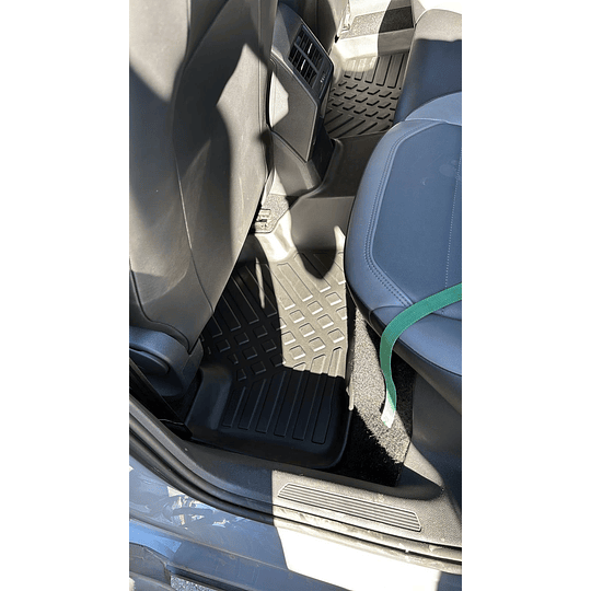 (Volkswagen Nivus 2021-2025+) Pisos Rígidos Calce Perfecto Tipo Bandeja Antiderrame