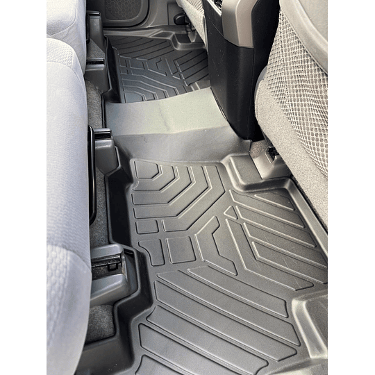 (Toyota Land Cruiser Prado 2010-2023) Pisos Rígidos Calce Perfecto Tipo Bandeja Antiderrame (1era+2da+3era Fila de Asientos)
