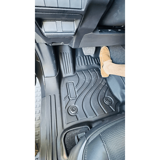 (Toyota 4Runner 2025+) Pisos Rígidos Calce Perfecto Tipo Bandeja Antiderrame