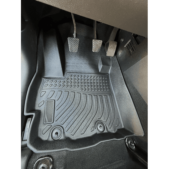 (Mitsubishi Xpander 2023+) Pisos Rígidos Calce Perfecto Tipo Bandeja Antiderrame (1era+2da+3era Fila de Asientos)