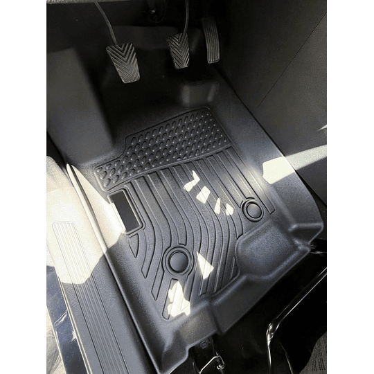 (Changan X7 Plus 2023+) Pisos Rígidos Calce Perfecto Tipo Bandeja Antiderrame (1era+2da+3era Fila de Asientos)