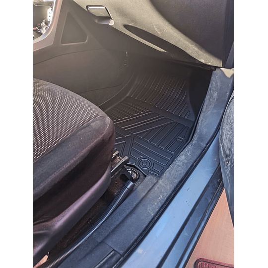 (Mitsubishi Xpander 2023+) Pisos Rígidos Calce Perfecto Tipo Bandeja Antiderrame (1era+2da+3era Fila de Asientos)