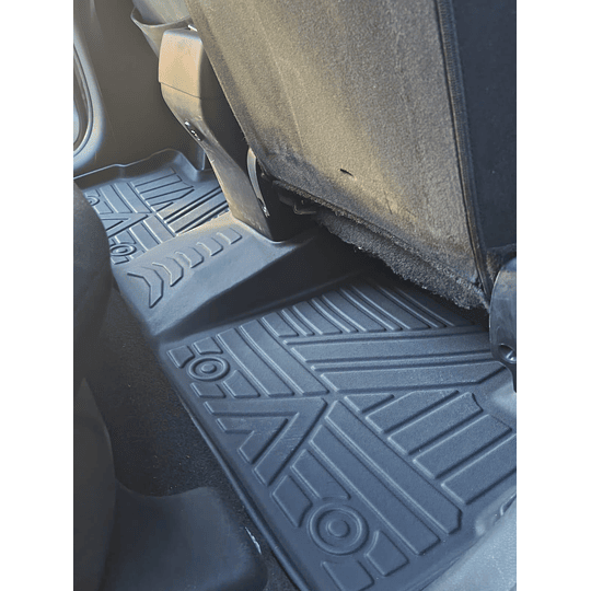 (Mitsubishi Xpander 2023+) Pisos Rígidos Calce Perfecto Tipo Bandeja Antiderrame (1era+2da+3era Fila de Asientos)