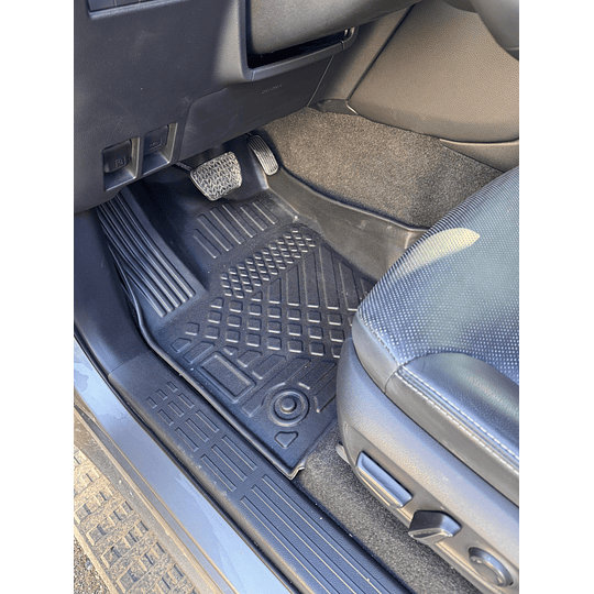(Toyota Land Cruiser Prado 2024+) Pisos Rígidos Calce Perfecto Tipo Bandeja Antiderrame (1era+2da+3era Fila de Asientos)