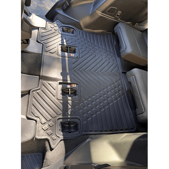 (Toyota Land Cruiser Prado 2024+) Pisos Rígidos Calce Perfecto Tipo Bandeja Antiderrame (1era+2da+3era Fila de Asientos)