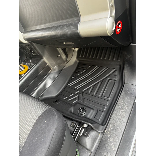 (Toyota FJ Cruiser 2006-2022) Pisos Rígidos Calce Perfecto Tipo Bandeja Antiderrame