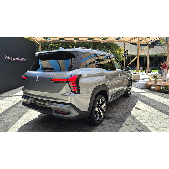 (Mitsubishi Destinator 2026+) Pisos Rígidos Calce Perfecto Tipo Bandeja Antiderrame (1era+2da+3era Fila de Asientos)