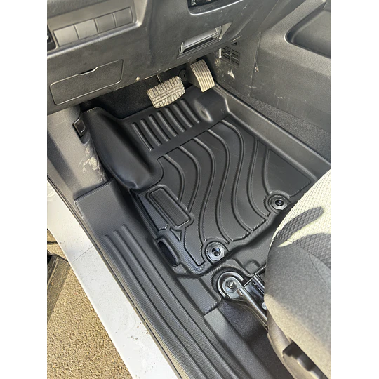 (Mitsubishi Destinator 2026+) Pisos Rígidos Calce Perfecto Tipo Bandeja Antiderrame (1era+2da+3era Fila de Asientos)