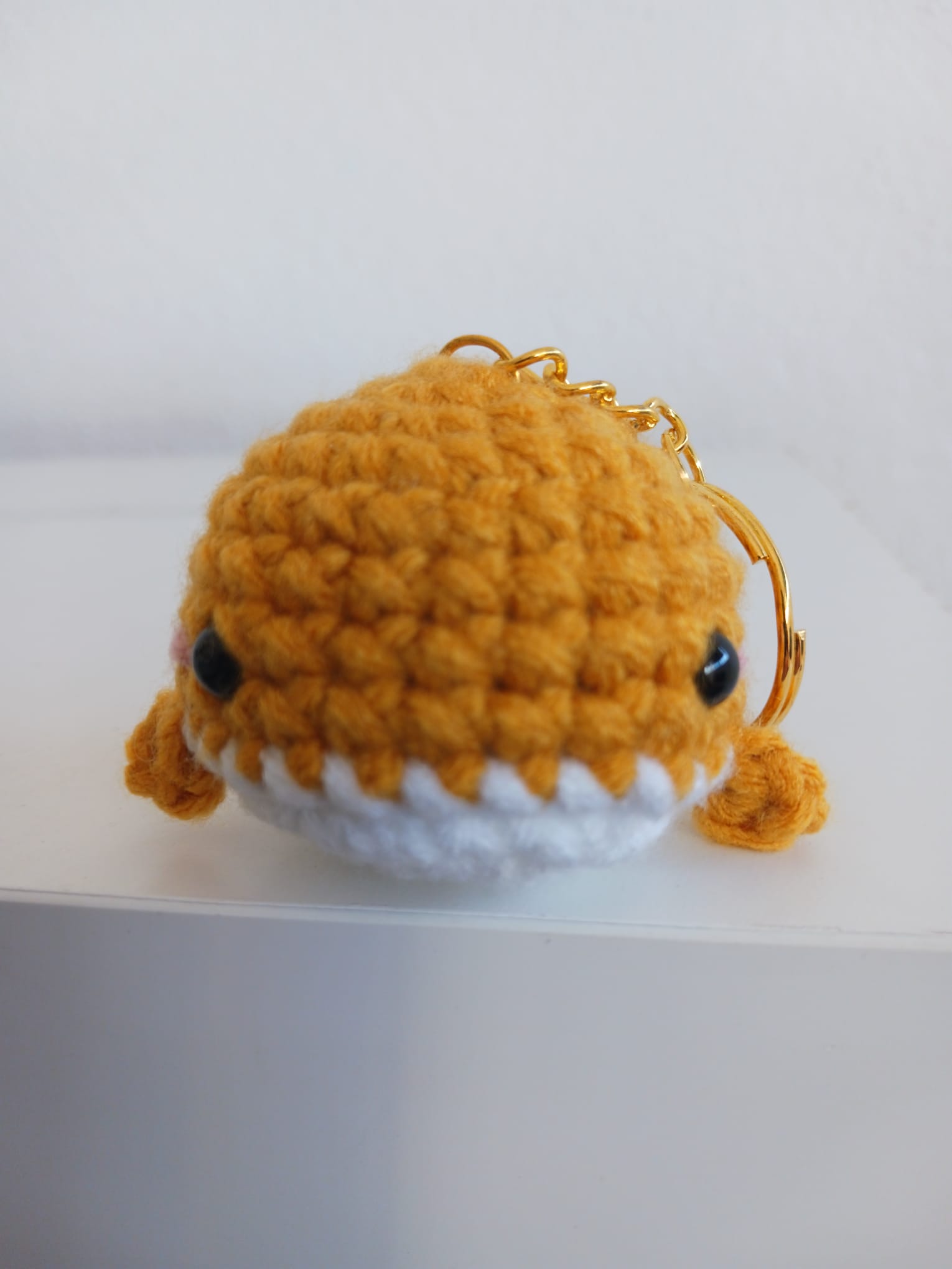 Porta Chaves , Baleia  de crochê amarelo torrado, fabrico próprio  1