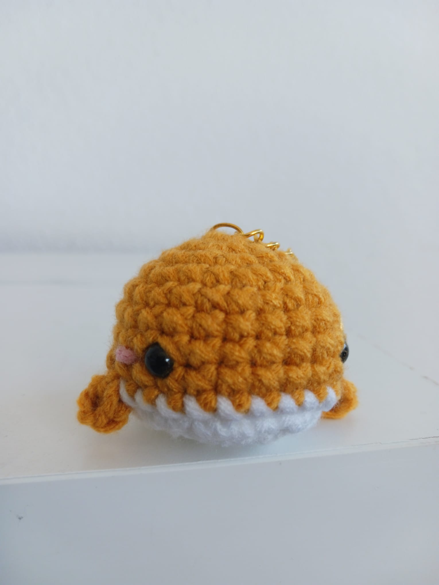 Porta Chaves , Baleia  de crochê amarelo torrado, fabrico próprio  2