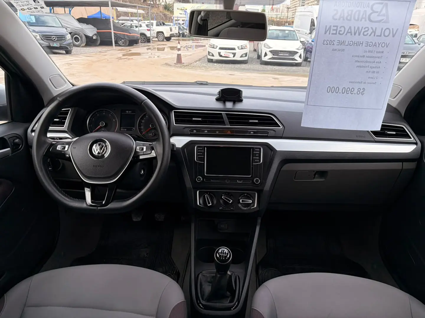 Volkswagen Voyage 2023 10