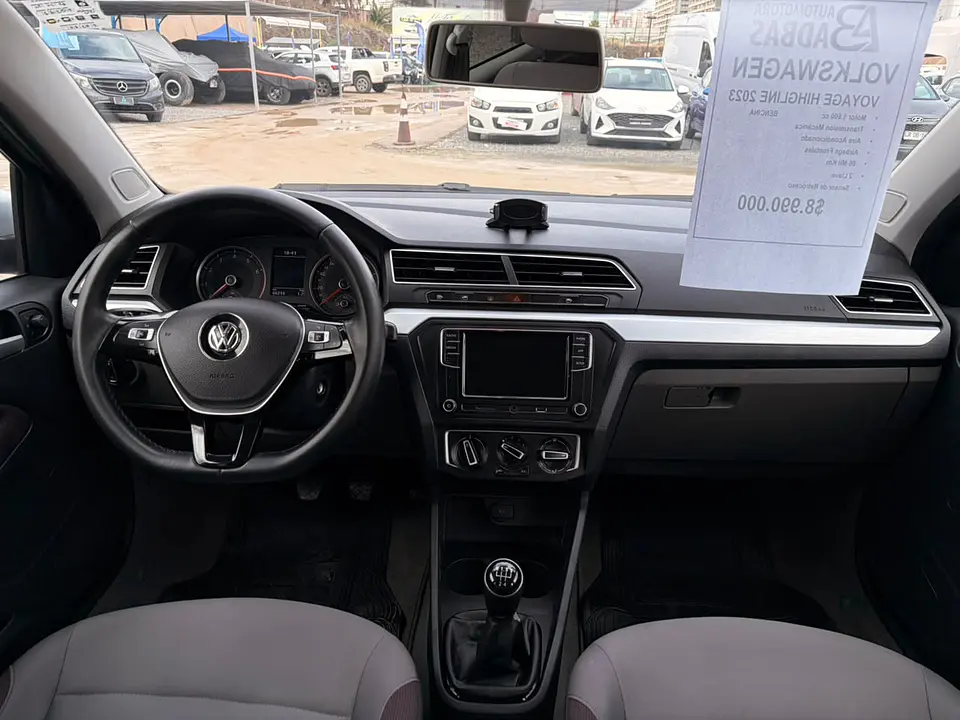 Volkswagen Voyage 2023 10