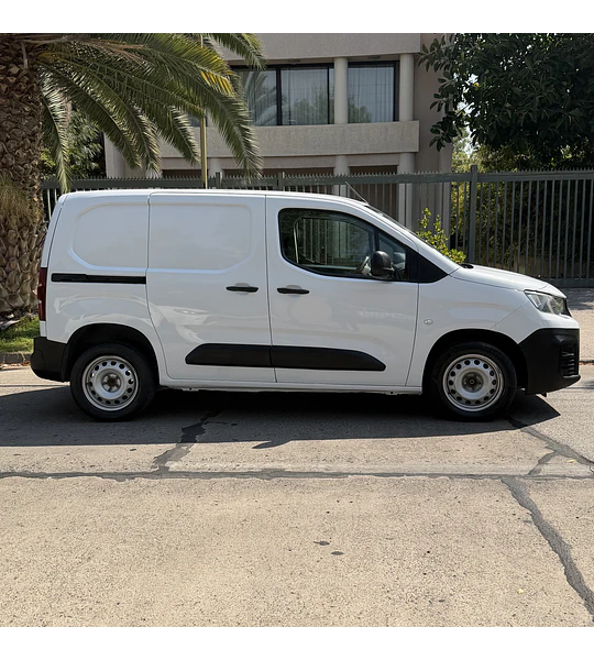PEUGEOT PARTNER L1 1.6 HDI AÑO 2023 5MT - 