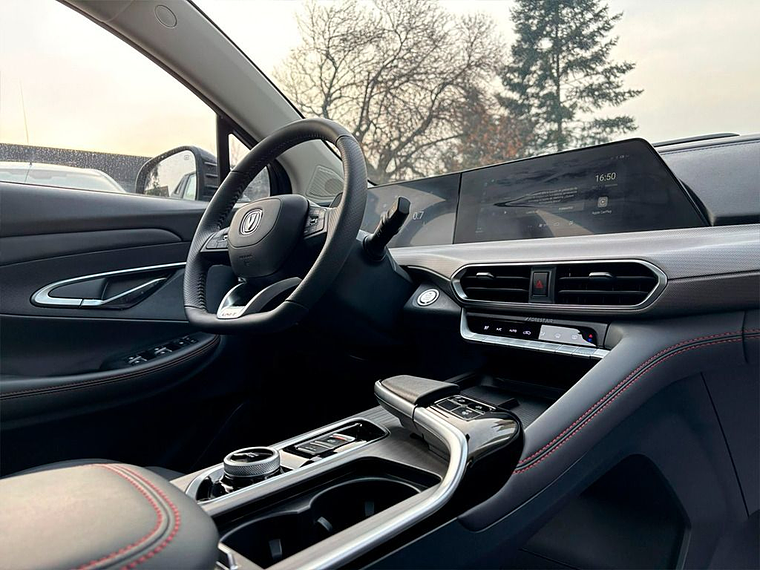 UNI-T ELITE 1.5 AUT / AÑO 2025 / 63 KMS 5