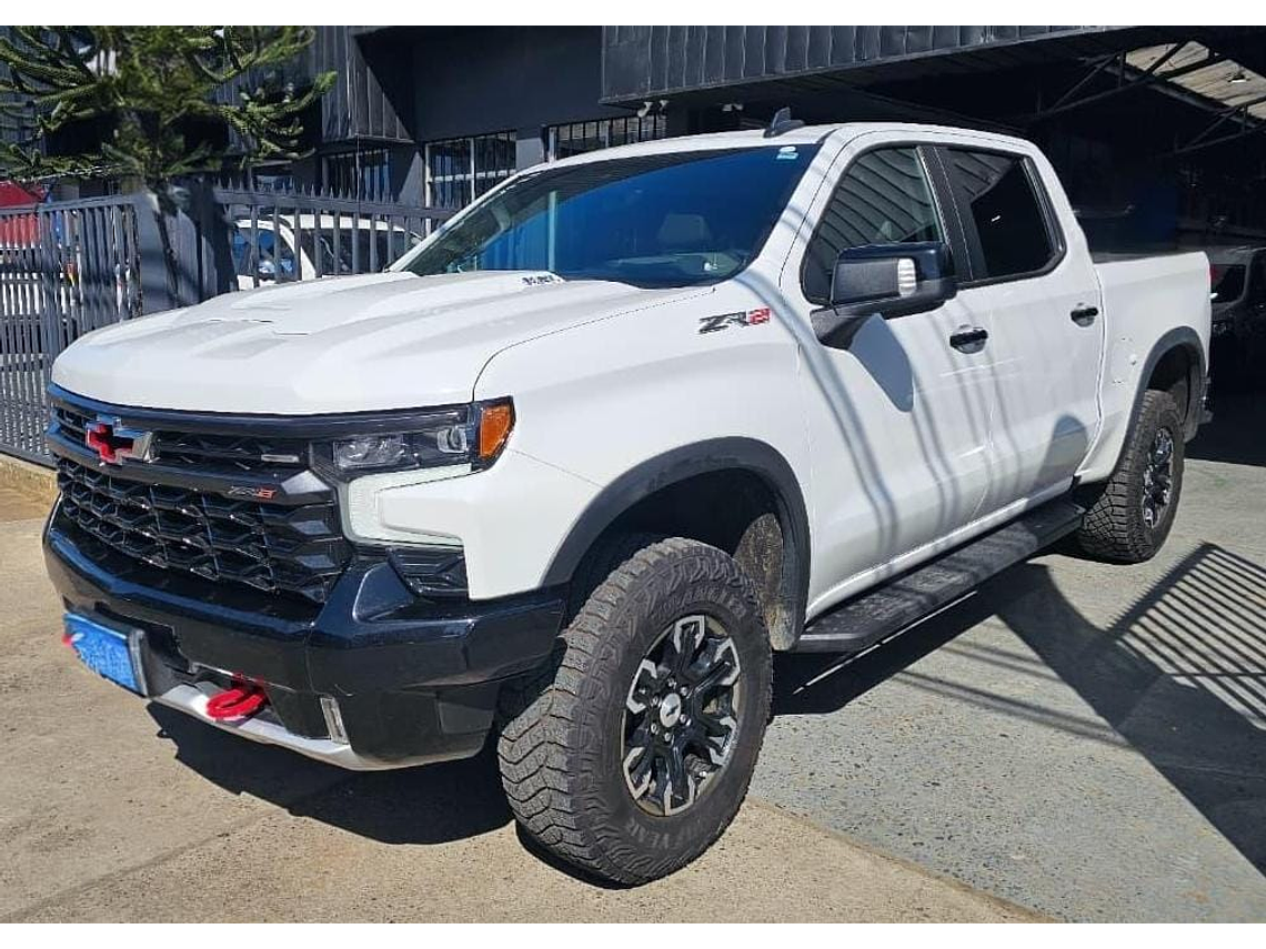 SILVERADO 4X4 6.2 AUT / AÑO 2024 / 25.500 KMS  3