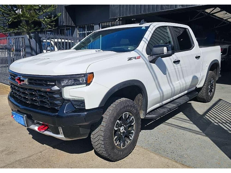 SILVERADO 4X4 6.2 AUT / AÑO 2024 / 25.500 KMS  3