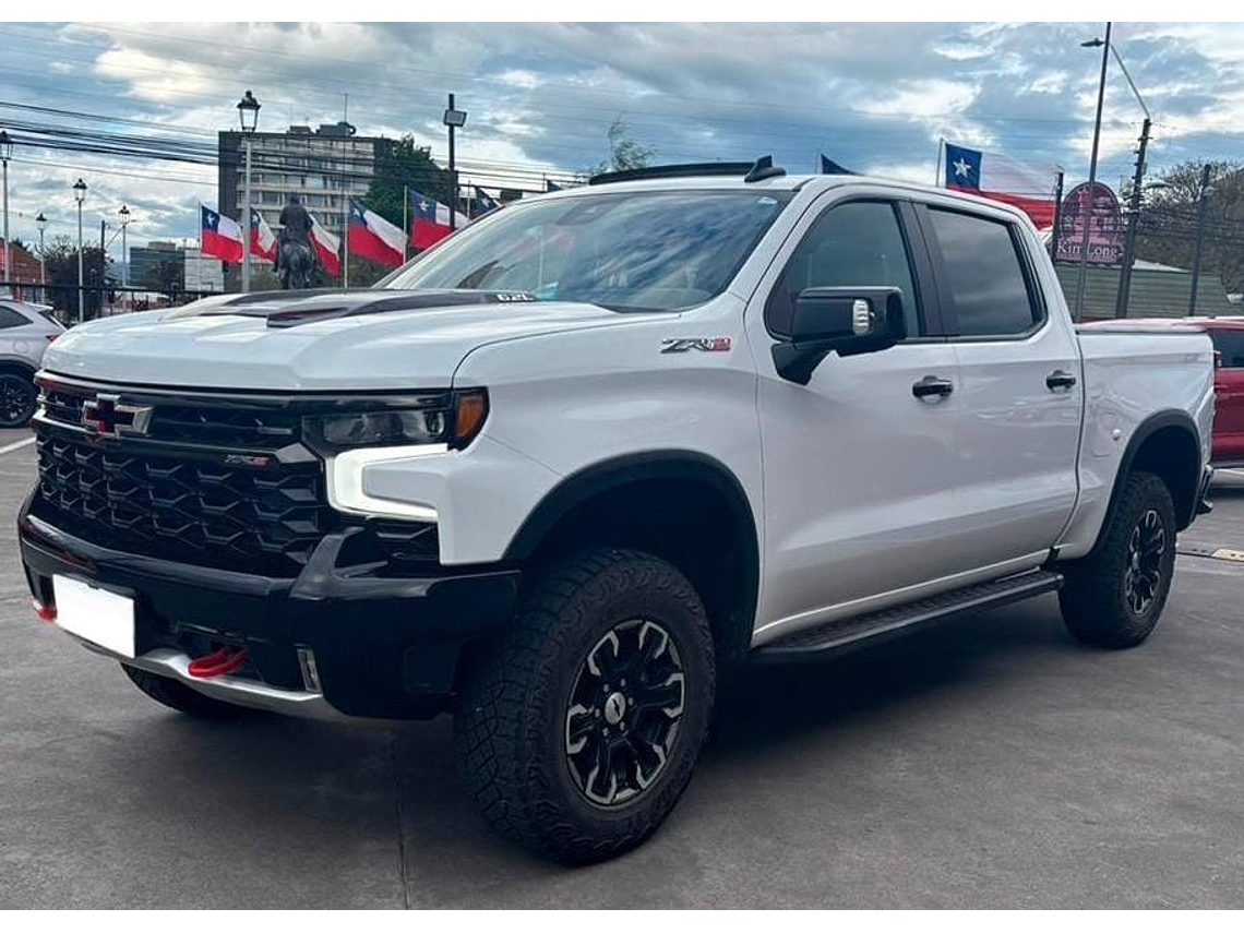 SILVERADO 4X4 6.2 AUT / AÑO 2023 / 25.418 KMS  3