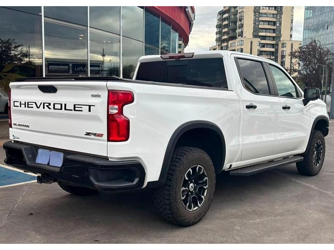 SILVERADO 4X4 6.2 AUT / AÑO 2023 / 25.418 KMS  4