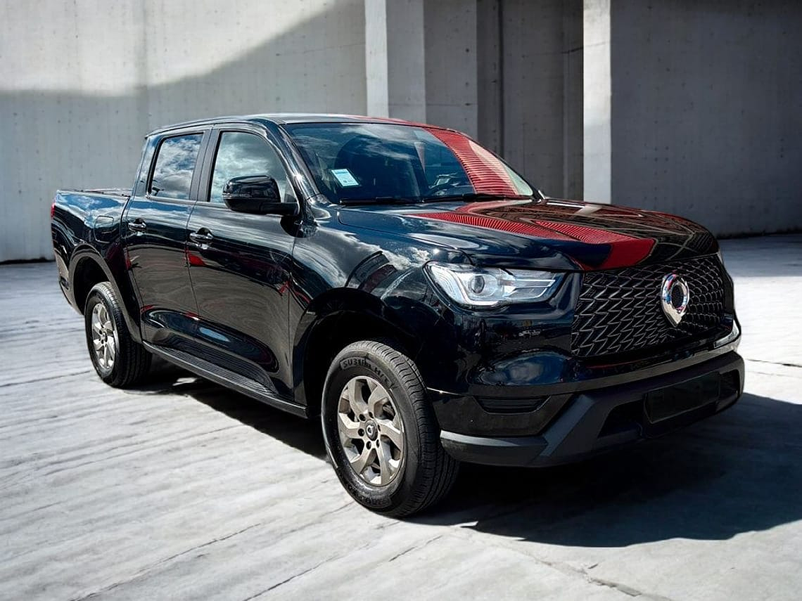 POER ELITE 4X2 2.0 MT / AÑO 2025 / 3.882 KMS  1