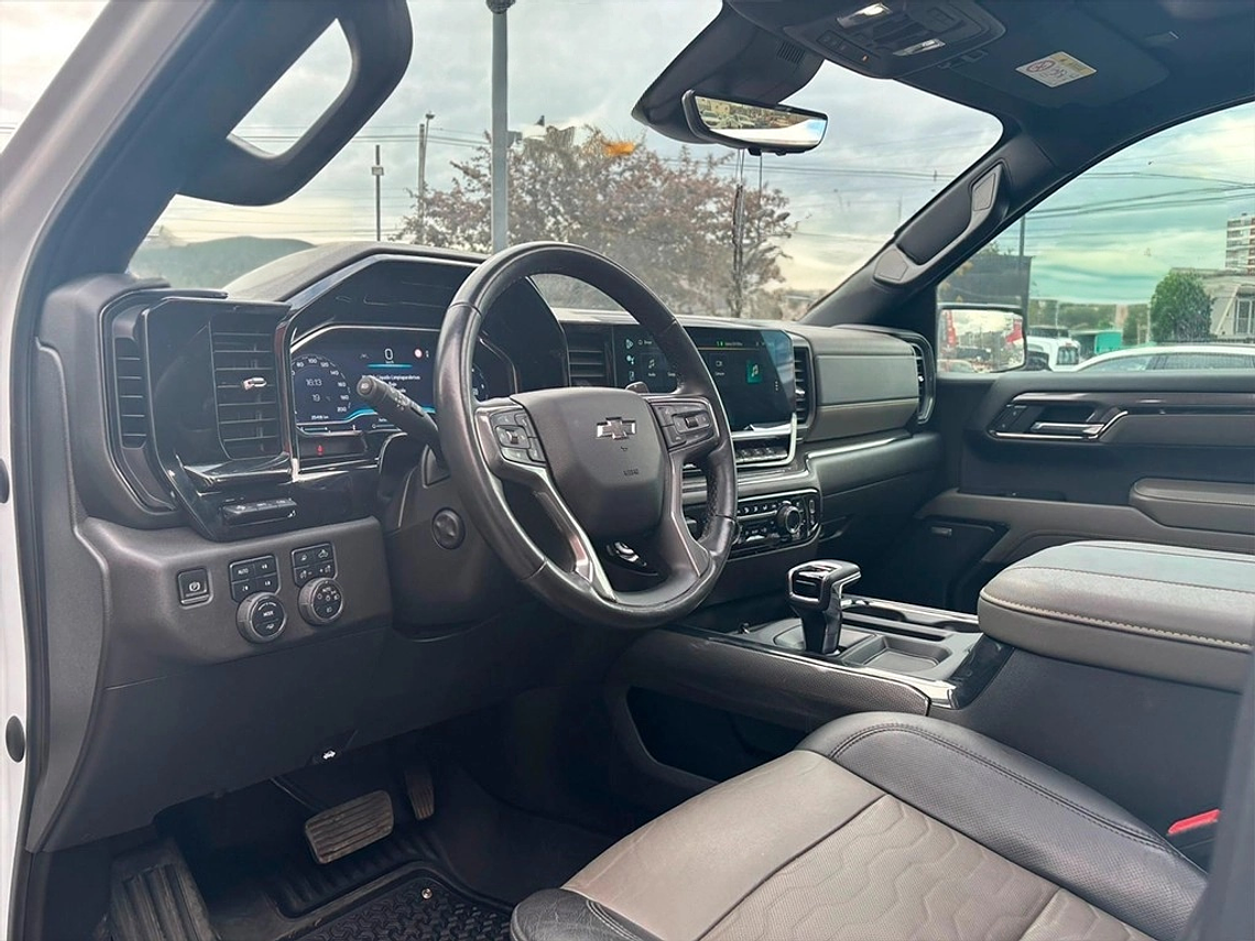 SILVERADO 4X4 6.2 AUT / AÑO 2023 / 25.418 KMS  9