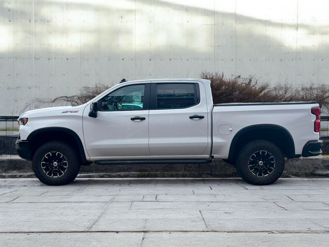 SILVERADO 4X4 6.2 AUT / AÑO 2023 / 25.418 KMS  5