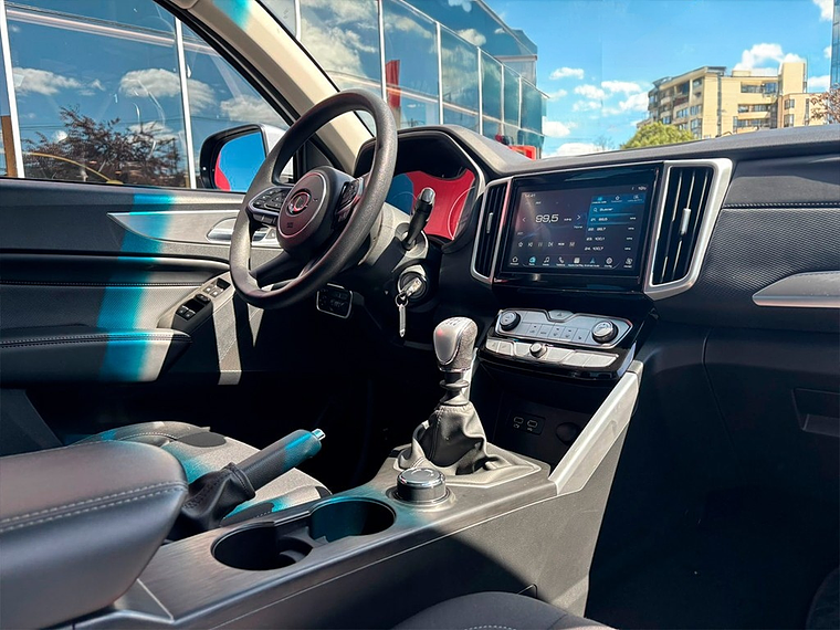 POER ELITE 4X4 2.0 MT / AÑO 2024 / UNICO DUEÑO / 50.272 KMS  8