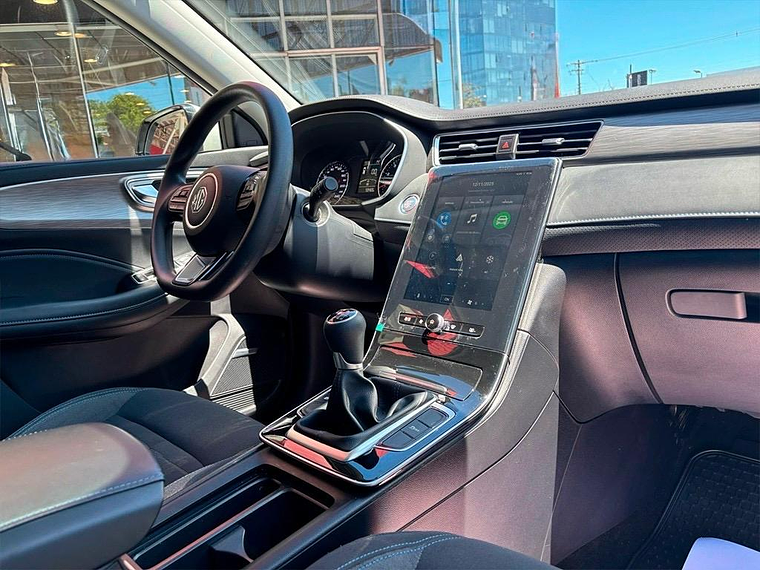 RX5 LUXURY 1.5 MT / AÑO 2024 / UNICO DUEÑO / 59.619 KMS  5