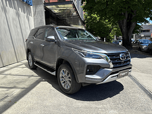 FORTUNER SRX 4X4 2.8 AT / AÑO 2022 / UNICO DUEÑO / 7 PASAJEROS / 47.618 KMS 