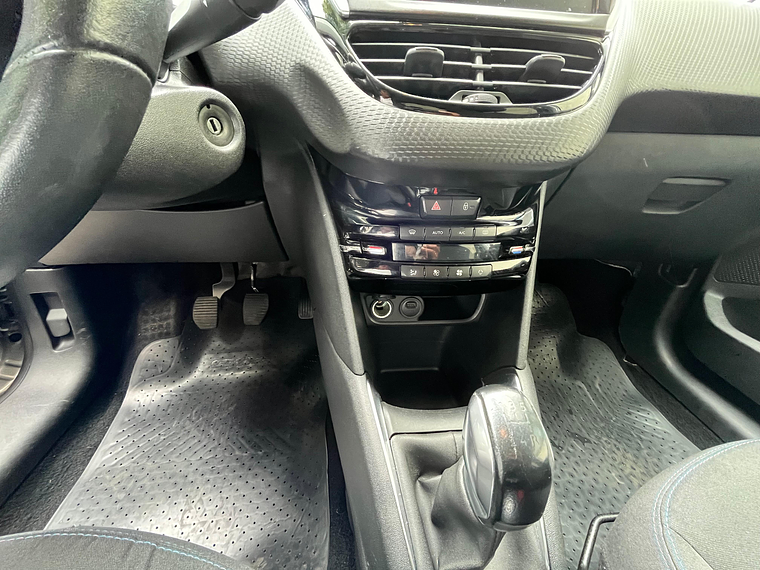 208 SIGNATURE 1.2 MT / AÑO 2020 / 103.512 KMS  8