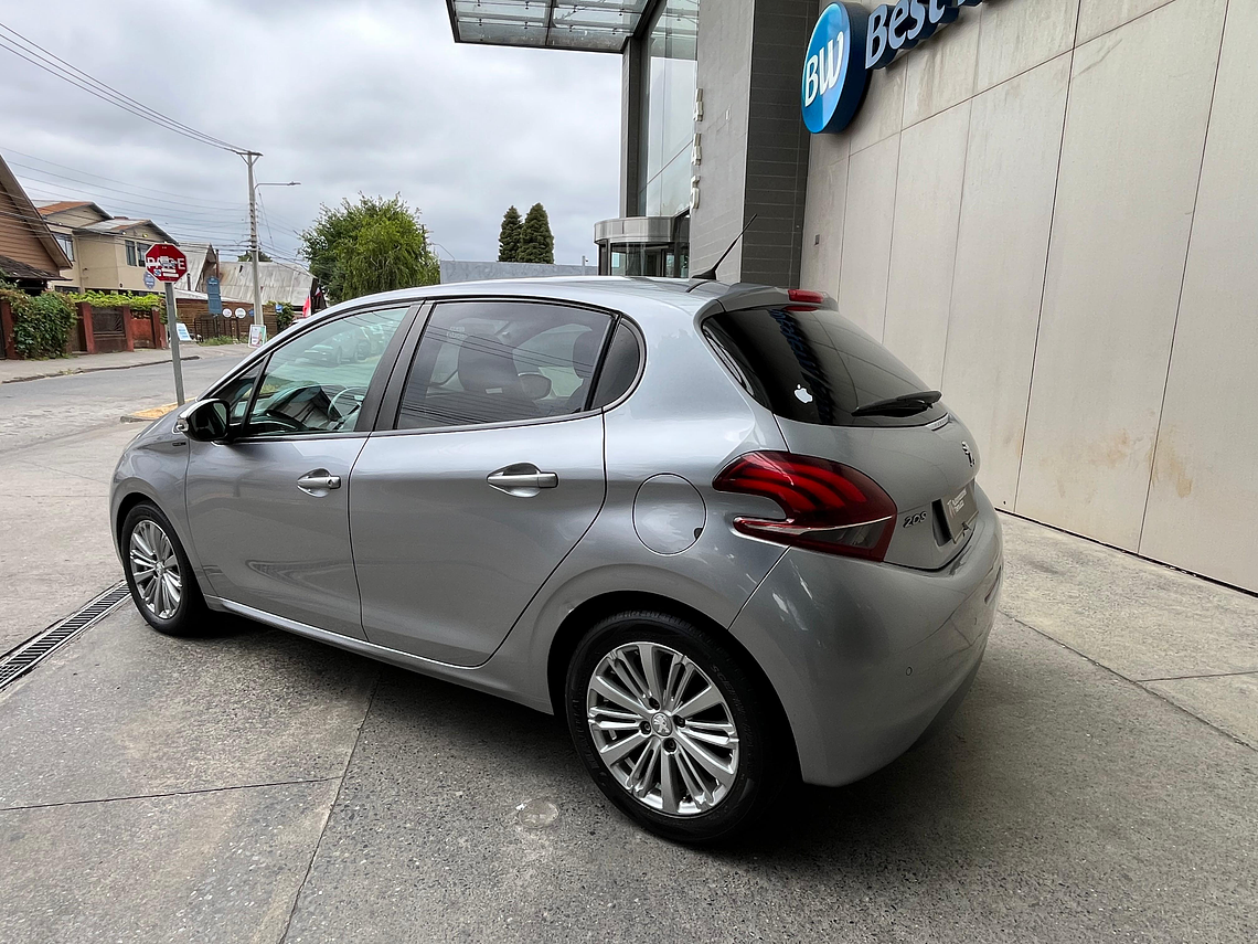 208 SIGNATURE 1.2 MT / AÑO 2020 / 103.512 KMS  6