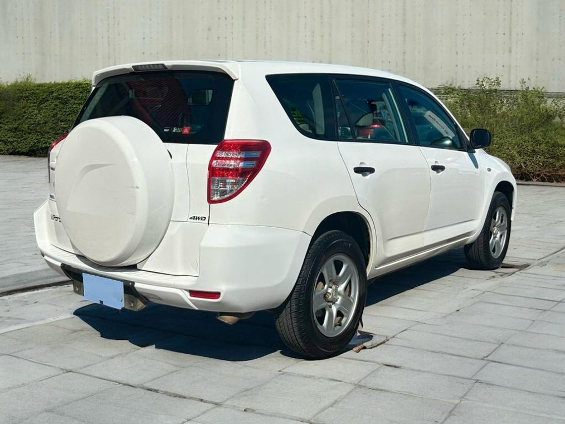 RAV4 2.4 4WD AT 5P / AÑO 2010 / UNICO DUEÑO / 142.601 KMS  3