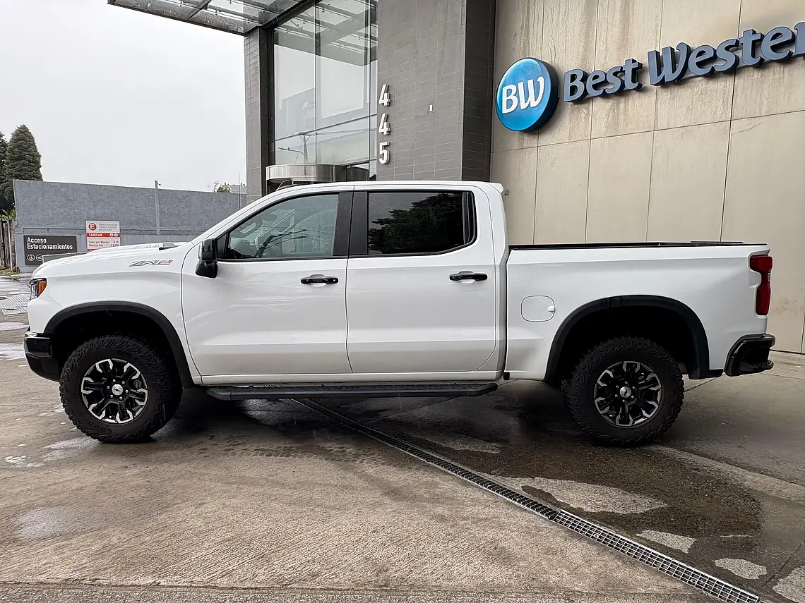 SILVERADO ZR2 4X4 6.2 AUT / AÑO 2024 / 25.650 KMS  7