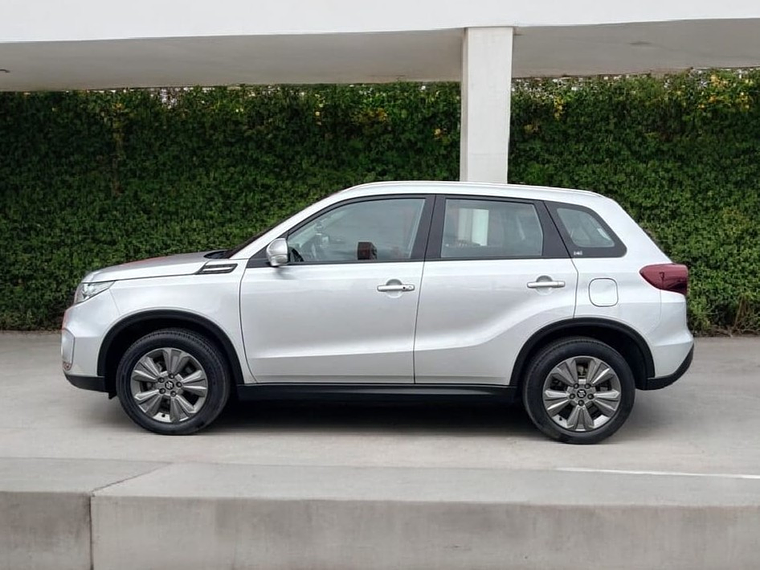 VITARA II GLX 1.6 MT / AÑO 2023 / UNICO DUEÑO / 59.727 KMS  6