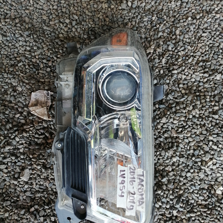 Faro toyota tacoma 16-19 fondo cromado s/leds s/luz de dia c/foco der 1