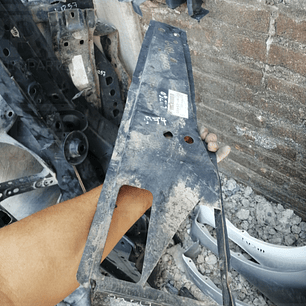 Soporte interno de salpicadero nissan d21