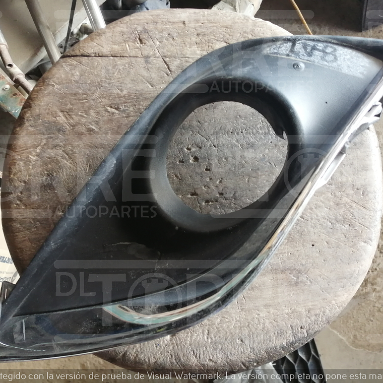 Rejilla fascia delantera nissan versa 15-19 1