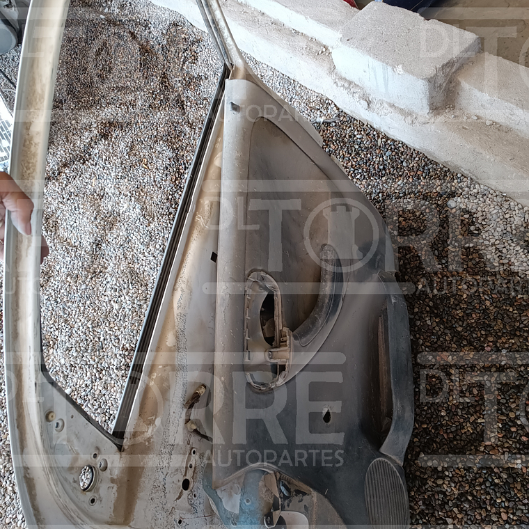 Puerta delantera delantera derecha corsa 1
