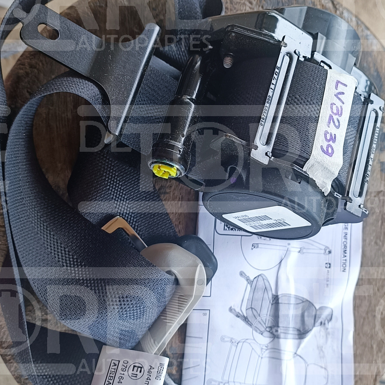 Cinturon delantero derecho nissan versa 2020-2022 1