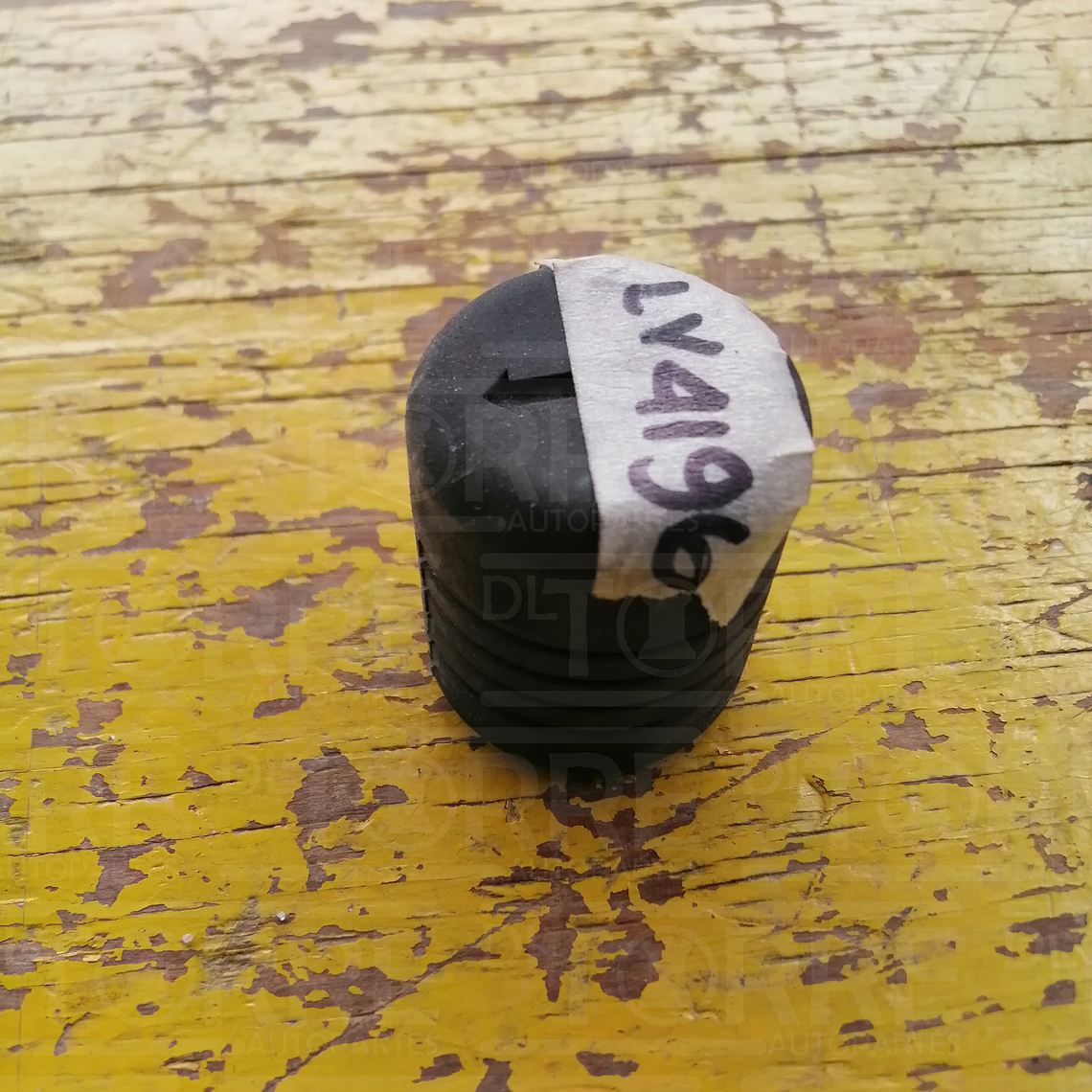 Tope para cofre de Mitsubishi Xpander 2020-2023 1