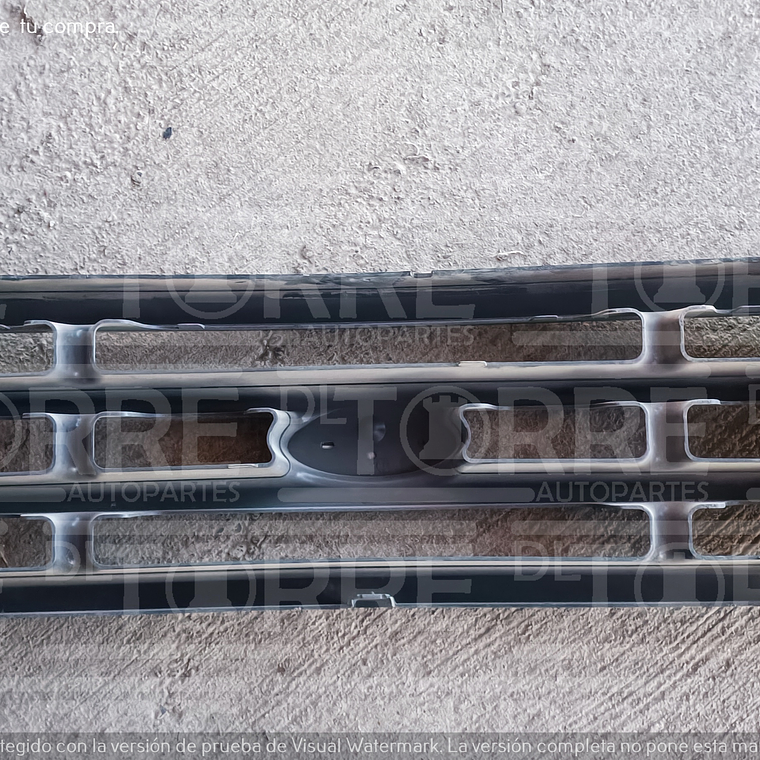 Parrilla de Ford Econoline central, delantera, exterior, superior, 2005-2006 1