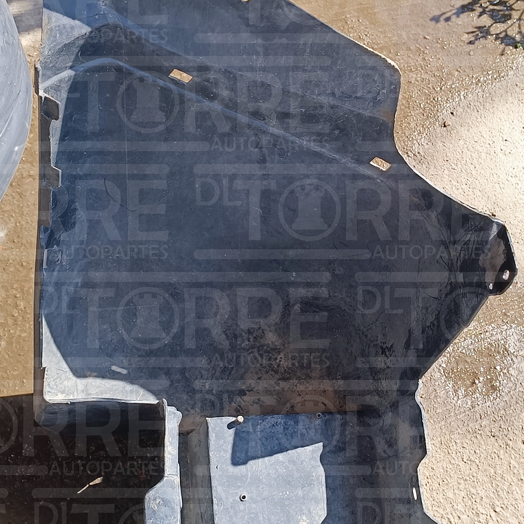 Fascia de Jeep Liberty central, trasera, exterior, superior, 2002-2007 2