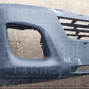 Fascia de Nissan Urvan central, delantera, exterior, superior, 2014-2017