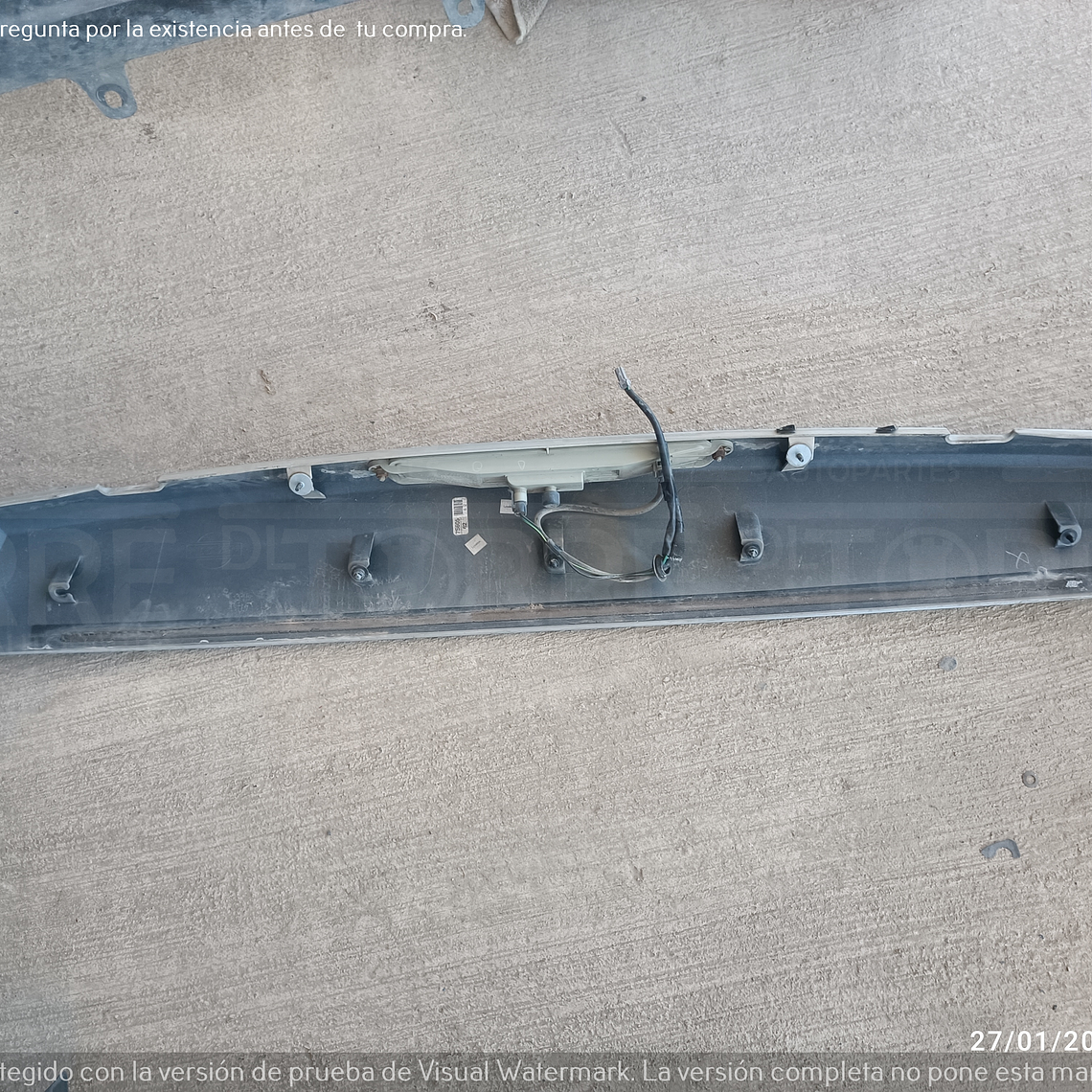 Aleron  de Nissan Armada central, trasero 2