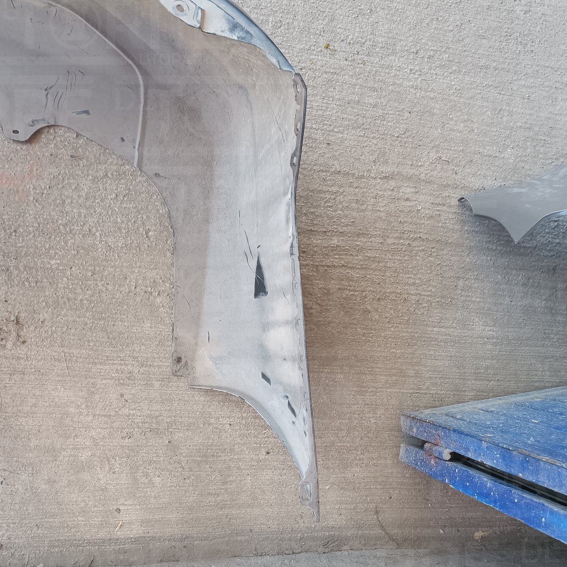 Fascia  de Nissan Versa central, trasero, exterior, superior, 2015-2019 3