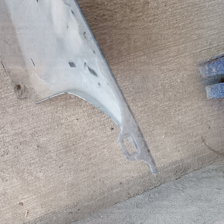 Fascia  de Nissan Versa central, trasero, exterior, superior, 2015-2019 4