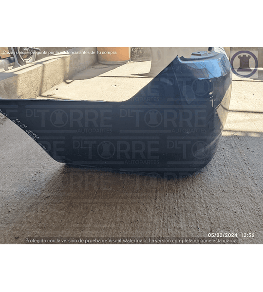 Fascia  de Nissan Versa central, trasero, exterior, superior, 2015-2019