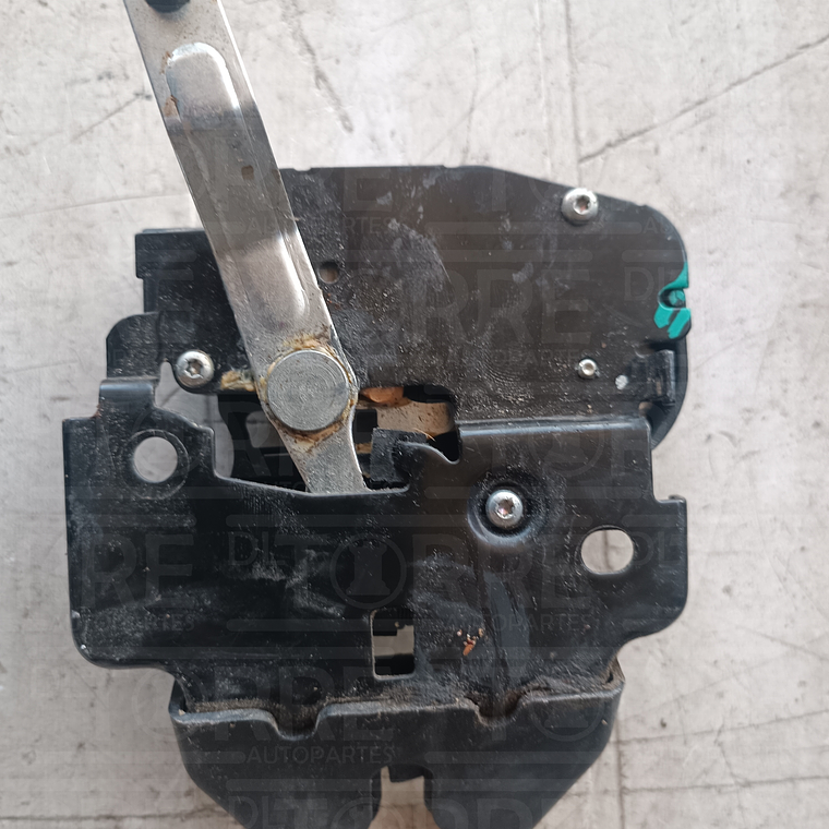 Chapa de cajuela de Nissan Versa central, trasero, interior, 1