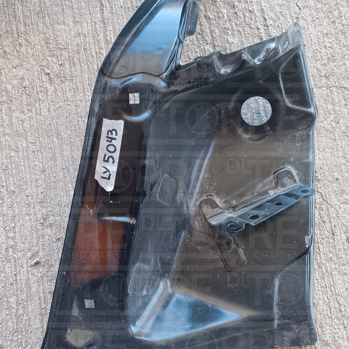  Base de calavera de Nissan Versa derecha, trasera, 2020-2024 1