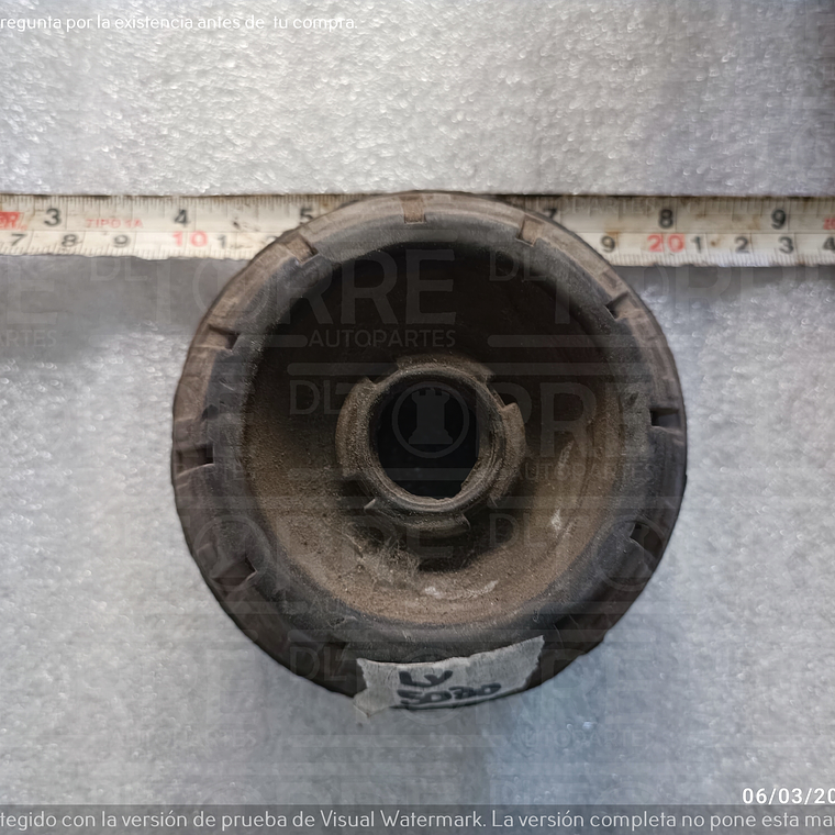 Base de amortiguador de Nissan Versa delantera, 1